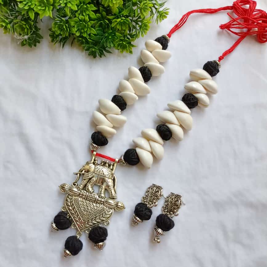 Malini Cowrie Shell Black Necklace Set