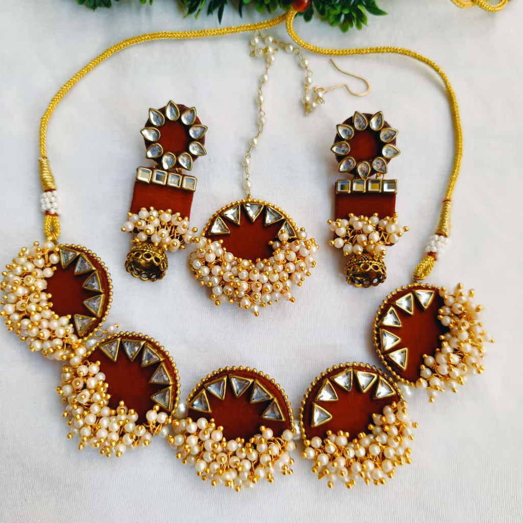 Ratanmala Fabric Choker Set with Mangtika